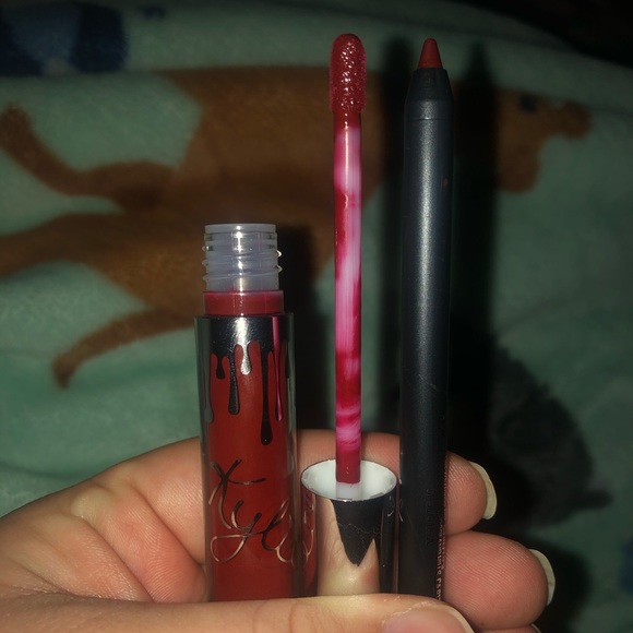 💜kylie merry lip kit - Picture 2 of 5